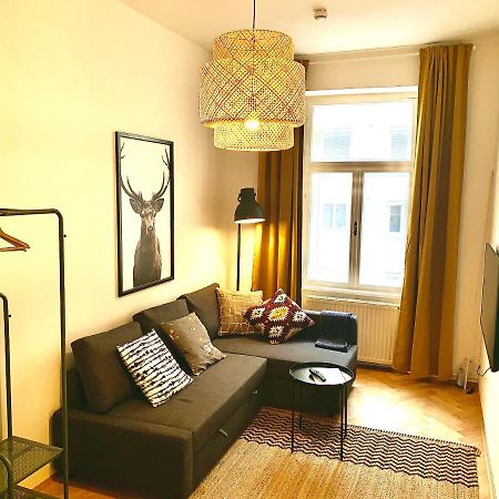 Contemporary City Apartment - By Nahuen Suites غراتس المظهر الخارجي الصورة