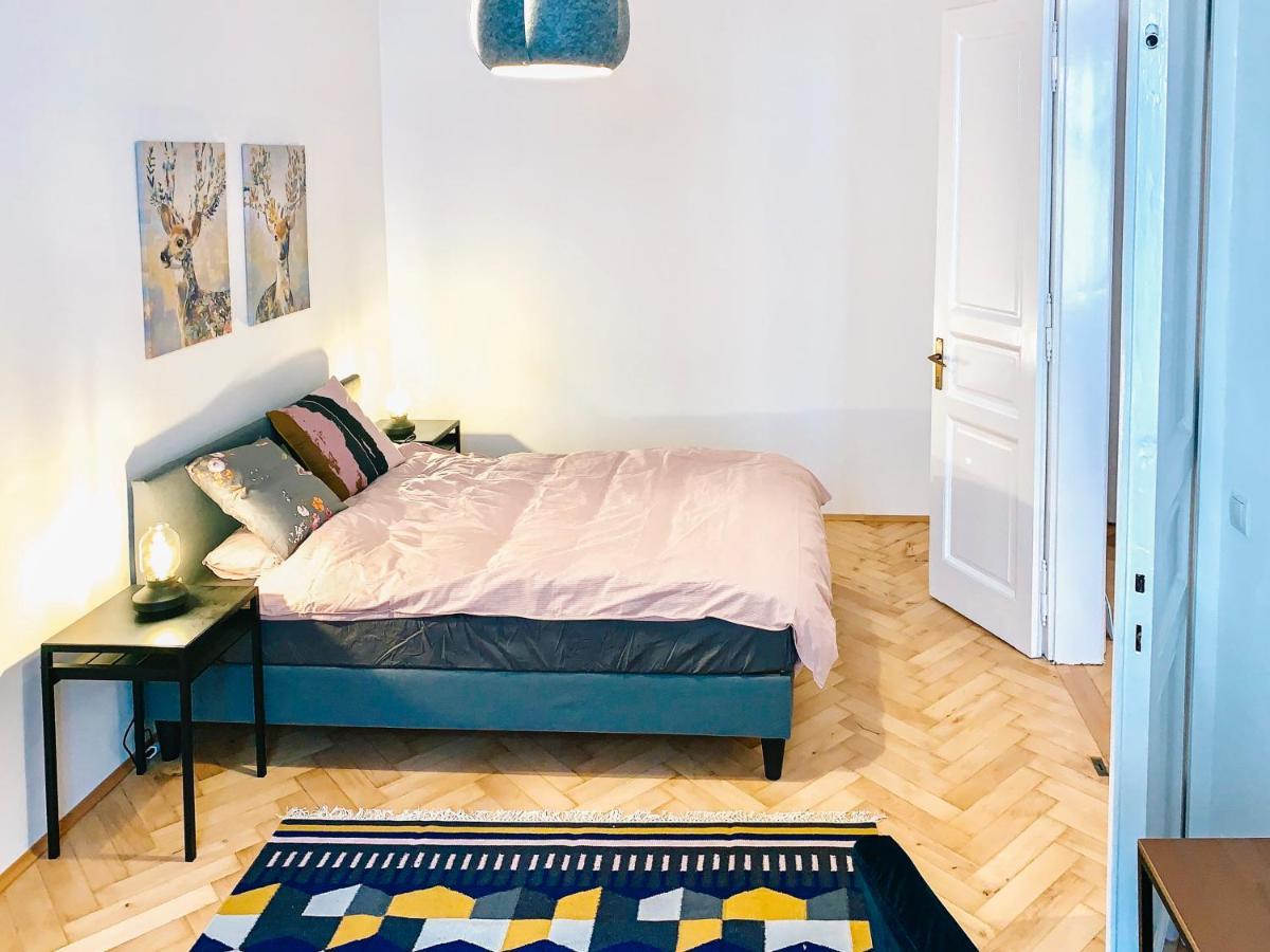 Contemporary City Apartment - By Nahuen Suites غراتس المظهر الخارجي الصورة